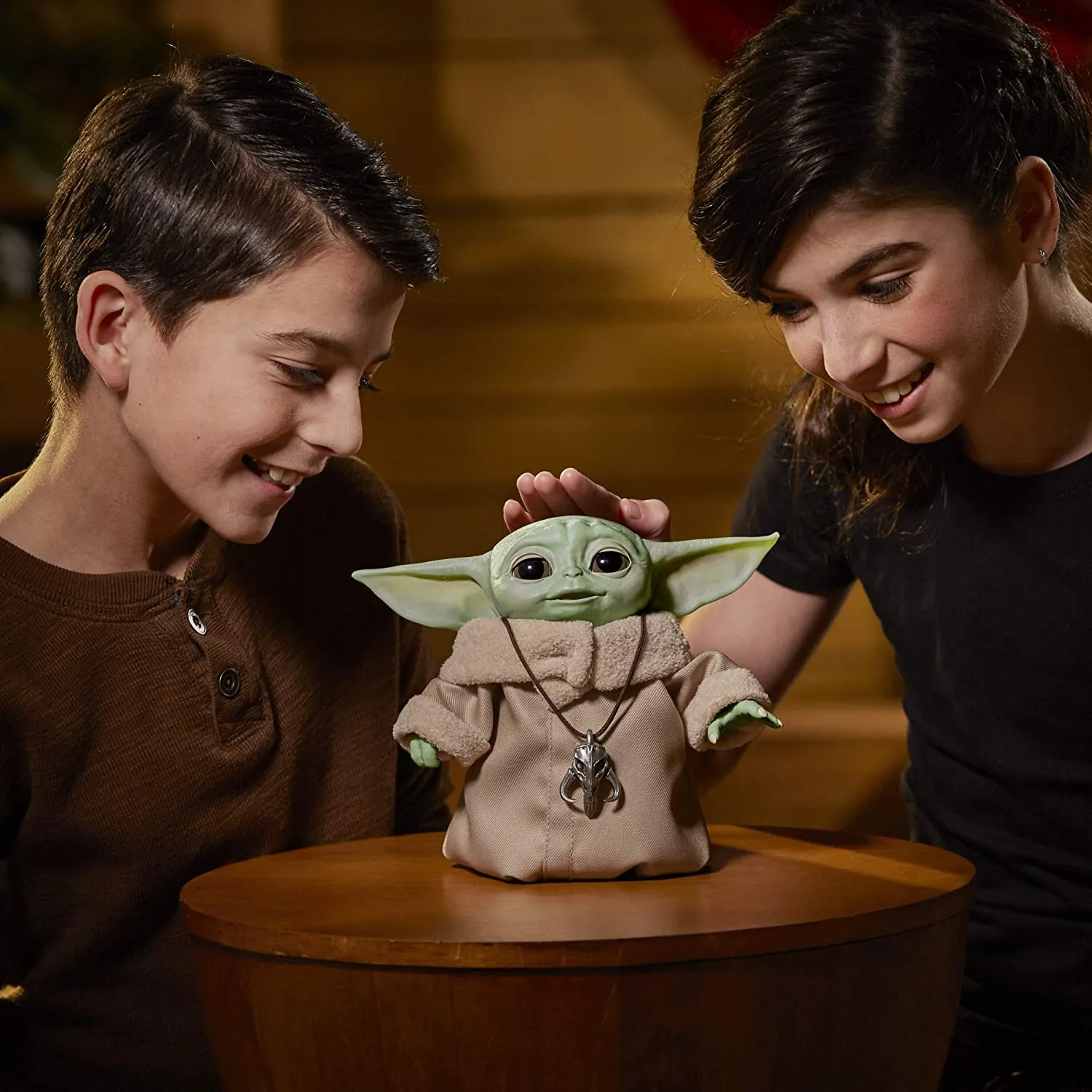 STAR WARS HASBRO CHILD ANIMATRONIC EDITION CON MáS DE 25 SONIDOS Y MOVIMIENTOS  JUGUETE THE MANDALORIAN